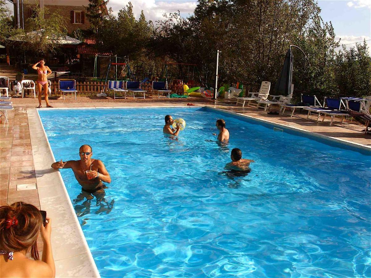 Agriturismo Ca' Isotta Castello di Serravalle Bagian luar foto