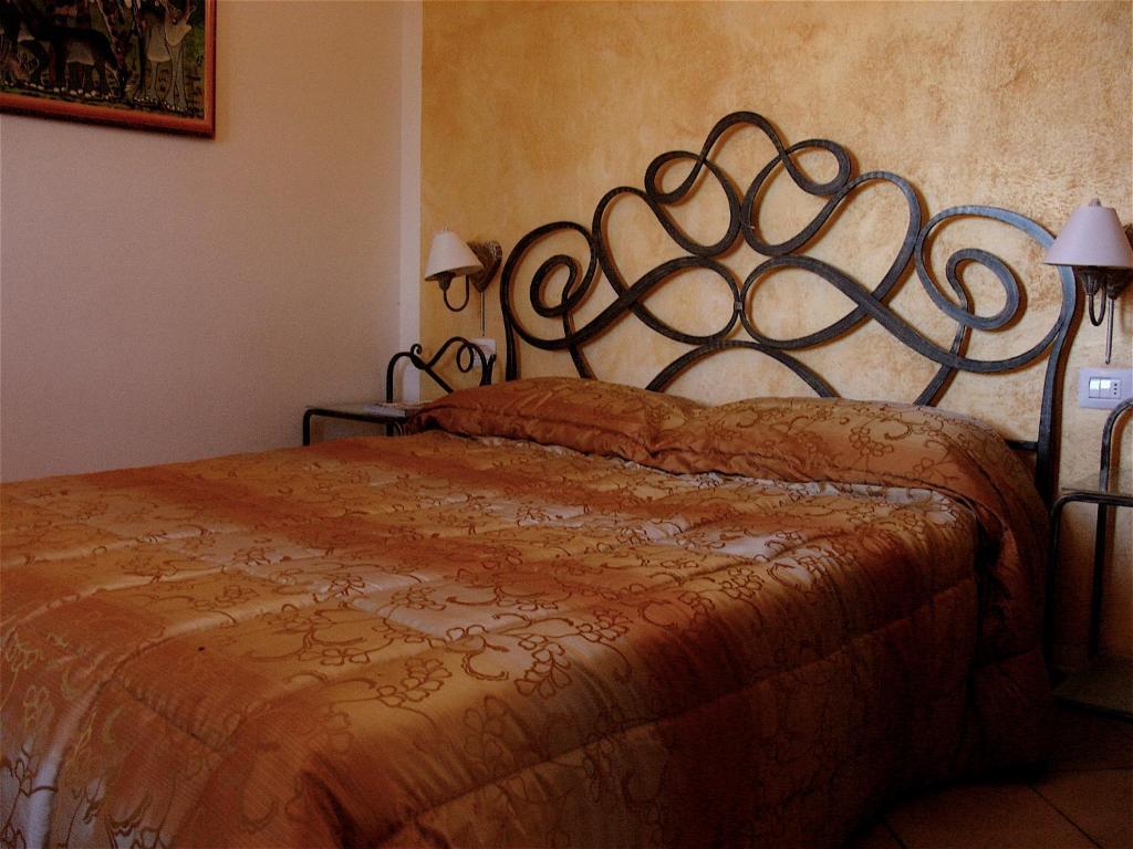 Agriturismo Ca' Isotta Castello di Serravalle Bagian luar foto