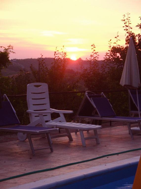 Agriturismo Ca' Isotta Castello di Serravalle Bagian luar foto